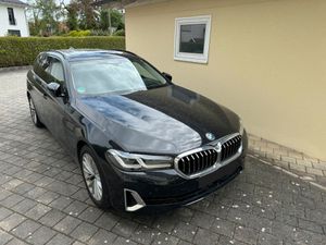 BMW-520-d Touring xDrive *Laser*DriveAssProf*Panorama,Ojetá vozidla