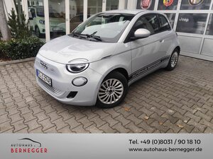FIAT-500e-42kw mit Komfort Paket,teşhirdeki otomobil