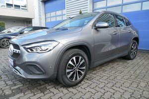 MERCEDES-BENZ-GLA 180 d-Style  LED Kamera Top Zustand!,Ojazdené vozidlá