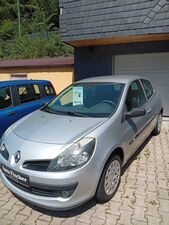 RENAULT-Clio-3 1,2 16 V 75 PS  Im Kundenauftrag  1,2 16 V 75 PS Expression,Pojazdy używane