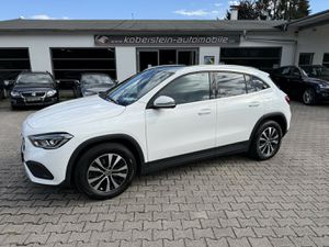 MERCEDES-BENZ-GLA 220-d 4Matic*1Hand,Panorama,Teilleder,LED *,Gebrauchtwagen