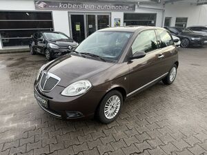 LANCIA-Ypsilon-Oro 1,4 8V*orig97tkm,Klima, 8 fach*,Véhicule d'occasion