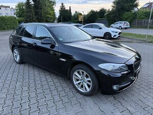 BMW-525-d Touring*Leder,Navi,Xenon,Automatik*,Ojetá vozidla