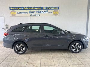 HYUNDAI-i30-Kombi DCT +LED +Winter-Paket +Abstandstempomat,Был в употреблении менее года