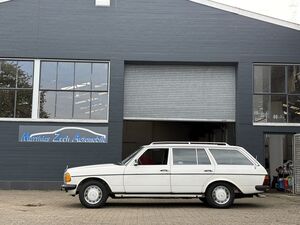 MERCEDES-BENZ-E 200-T S123 *SSD *5 Gang *AHK *EFH,Oldtimer