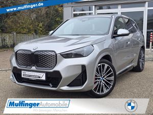 BMW-iX1-iX1 x30 M Sport Pro HUD ACC PanoDSuViewAHK 20 Sportpaket Bluetooth Navi LED Vollleder Klima Standh,Jednoročné vozidlá
