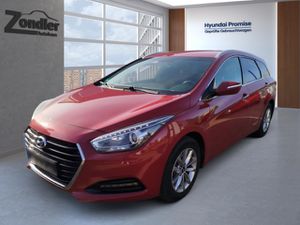 HYUNDAI-i40-16 CRDi blue / Trend / e-Sitze SHZ LenkradHZG  Alarm Temp Tel-Vorb PDCv+h,Употребявани коли