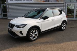 SEAT-Arona-10 TSI FR+APP-CONNECT+ALLWETTERREIFEN,Pojazdy używane