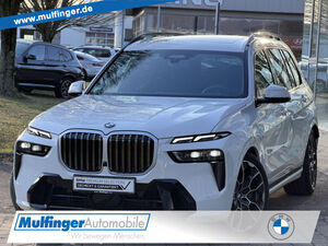 BMW-X7-X7 x40d M Sport IntAktLSky StandhTrittbrett22 Sportpaket Bluetooth HUD Navi LED Vollleder Klima Lu,Jednoroční vozidla