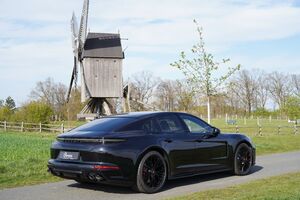 PORSCHE