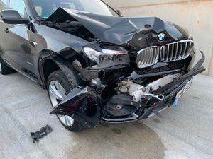 BMW-X3-xDrive 30 d Navi Frontschaden rechts,Kolisjonsbiler