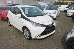 TOYOTA-Aygo-10 x-play touch*RÜKA*Klima*Tempomat*,Auto usate