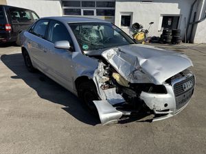 AUDI-A4-20,Bouraná vozidla