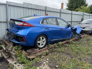 HYUNDAI-IONIQ-Trend Plug-In Hybrid,Karambolos autók