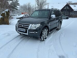 MITSUBISHI-Pajero-32 DI-D Top*AHK*7Sitzer*Navi,Подержанный автомобиль