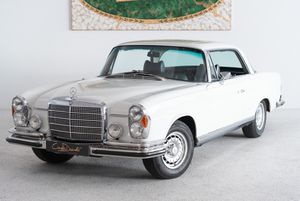 Mercedes-Benz-280-280 SE 3,5,Олдтаймер (Раритетный автомобиль)