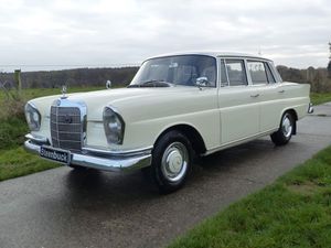 Mercedes-Benz-Heckflosse-220 S b,Oldtimer