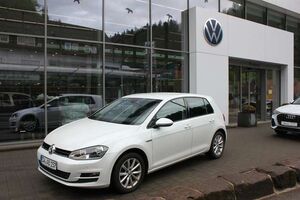 VW-Golf-VII Lim Lounge 12 TSI DSG Navi,AHK,PDC,Ojazdené vozidlá