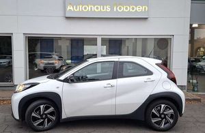 Toyota-Aygo-Play + Automatik + Winterräder,Ojetá vozidla