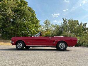 Ford-Mustang-Cabrio / Ponyausstattung,Oldtimer