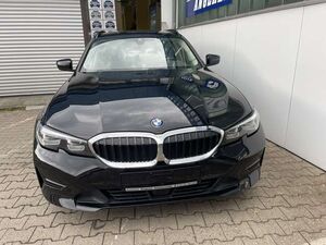 BMW-318-Automatic Advantage AHK, LED, Navi, Top Zustand,Употребявани коли