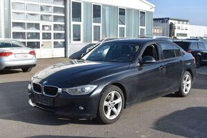 BMW-320-i Limousine Xenon*PDC*SHZ*Navi*Motorschaden,Veicoli incidentati