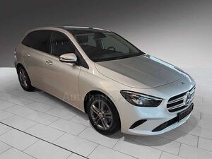 Mercedes-Benz-B180-Style alle Extras Panorama SSD Navi LED,Polovna
