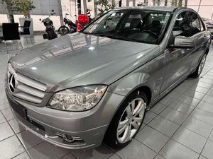 Mercedes-Benz-C180-Avantgarde mit Anhängerkupplung von Privat,Vehículo de ocasión