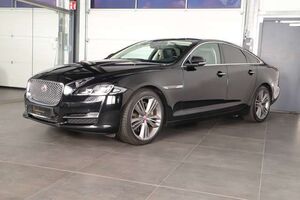 Jaguar-XJ-XJ Diesel 30 V6 Diesel Premium Luxury U-FREI S-HEFT MWST,Подержанный автомобиль