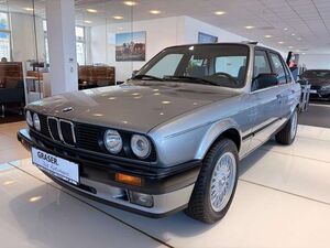 BMW-325-i 1 Hand / Unfallfrei / Sportsitze / Schiebedach,Pojazdy używane