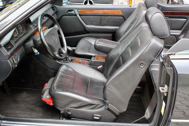 MERCEDES-BENZ CE 300 24V Cabriolet -5 Gang - Klima - Sportline