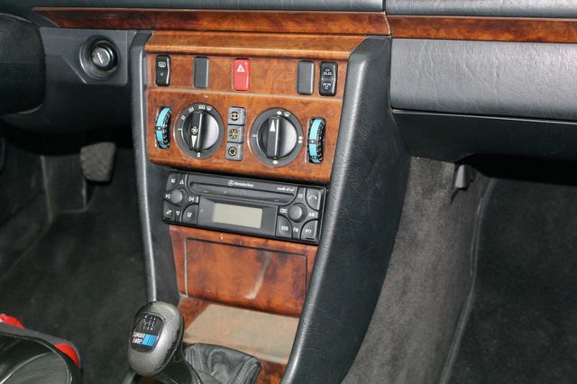 MERCEDES-BENZ 300 CE 24V Cabriolet -5 Gang - Klima - Sportline