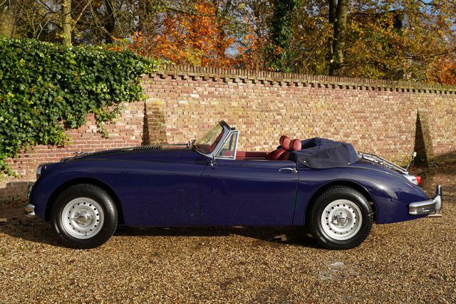 JAGUAR XK 150 DHC restored condition, 5-speed, many m