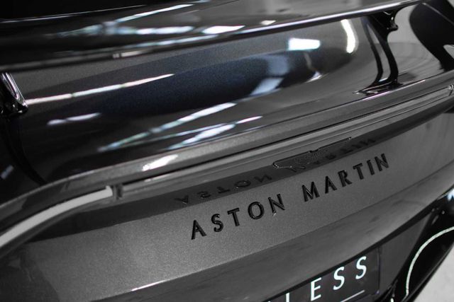 ASTON MARTIN V12 Vantage