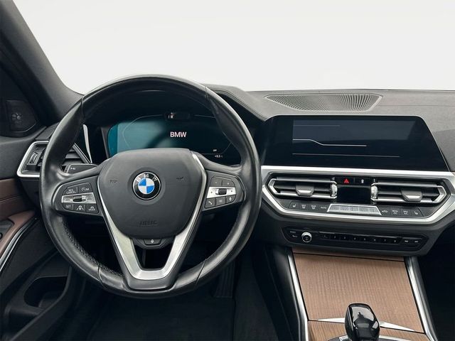 BMW 320d xDrive Limousine Aut. Luxury Line Glasdach Shz Klimaaut. Parkassist. Head up DAB HK Navi
