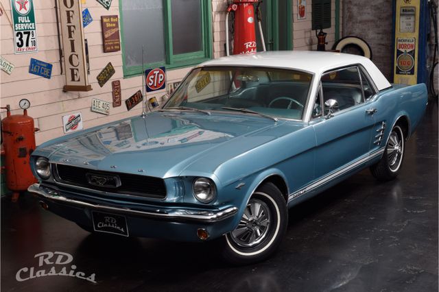 FORD Mustang Coupe