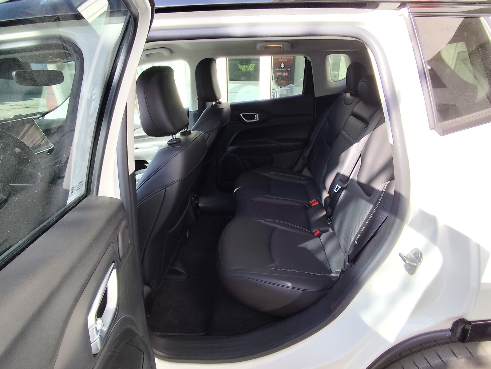 JEEP Compass S Plug-In Hybrid 4WD Ansicht 10 für Fahrzeugdetailseite