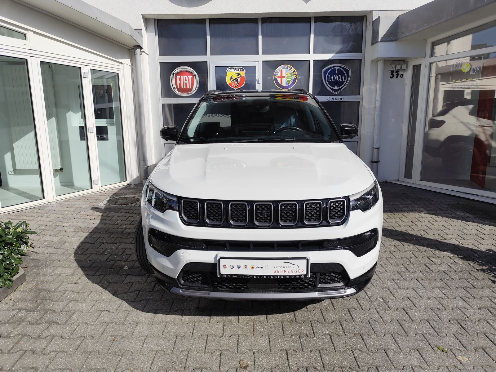 JEEP Compass S Plug-In Hybrid 4WD Ansicht 2 für Fahrzeugdetailseite