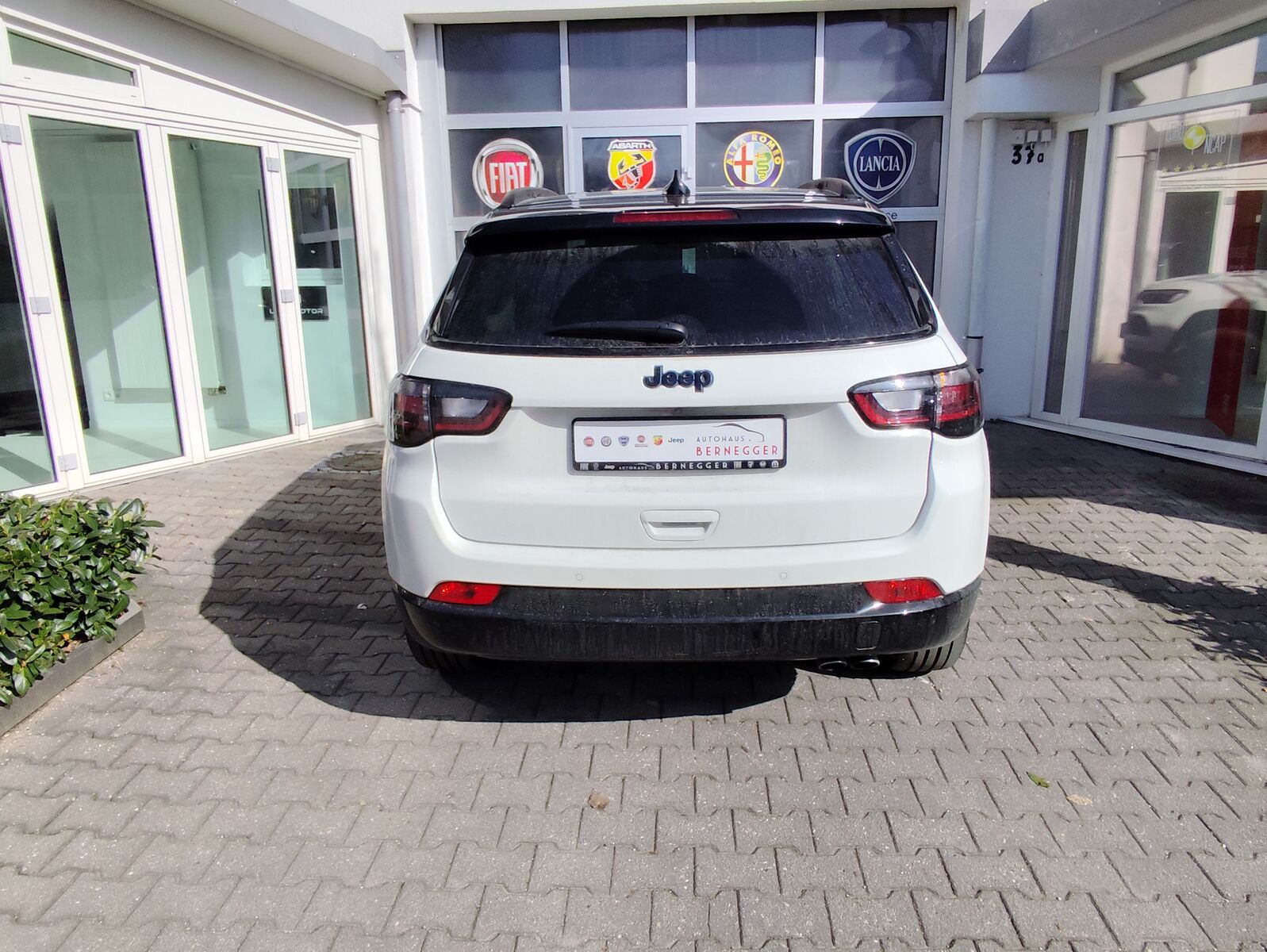 JEEP Compass S Plug-In Hybrid 4WD Ansicht 5 für Fahrzeugdetailseite