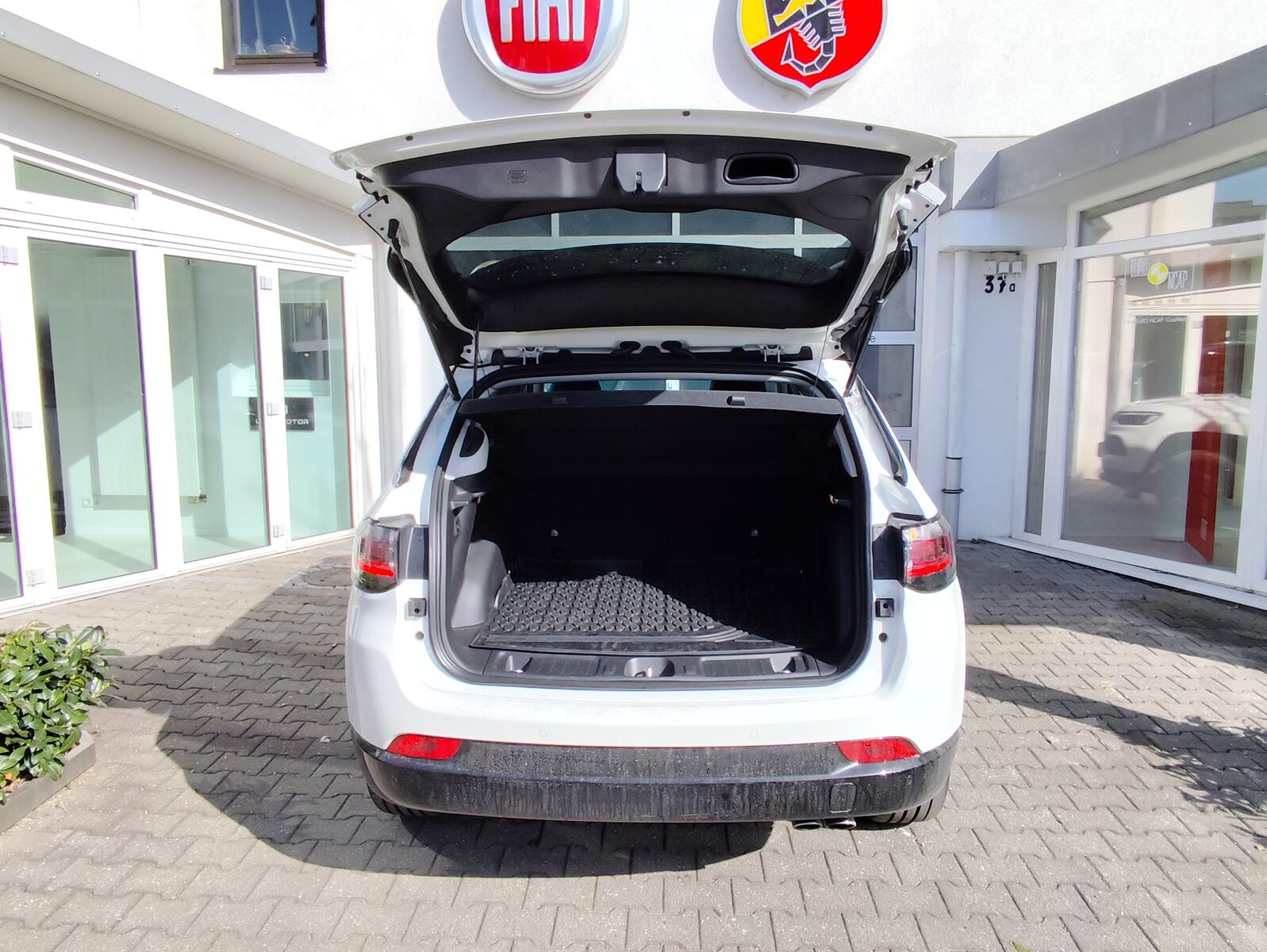 JEEP Compass S Plug-In Hybrid 4WD Ansicht 6 für Fahrzeugdetailseite