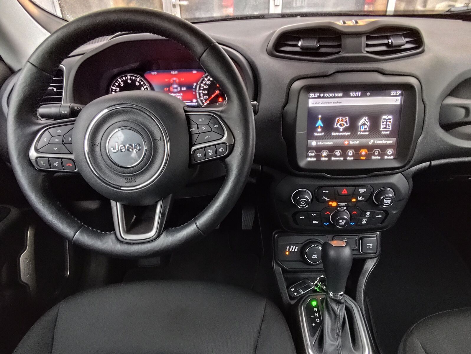 JEEP Renegade Limited 4WD Ansicht 14 für Fahrzeugdetailseite