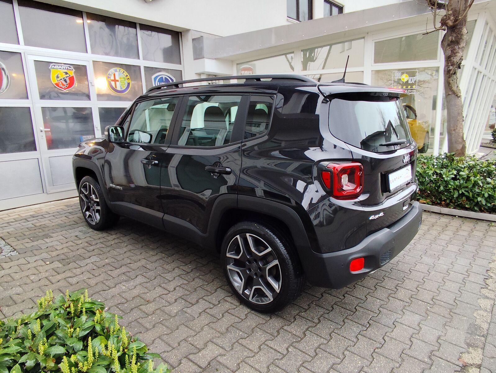 JEEP Renegade Limited 4WD Ansicht 7 für Fahrzeugdetailseite