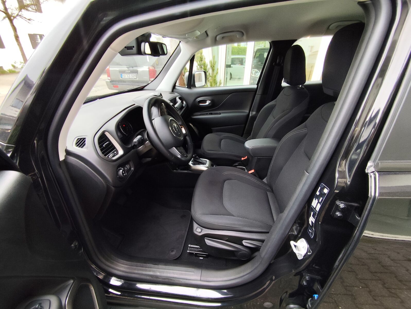 JEEP Renegade Limited 4WD Ansicht 8 für Fahrzeugdetailseite