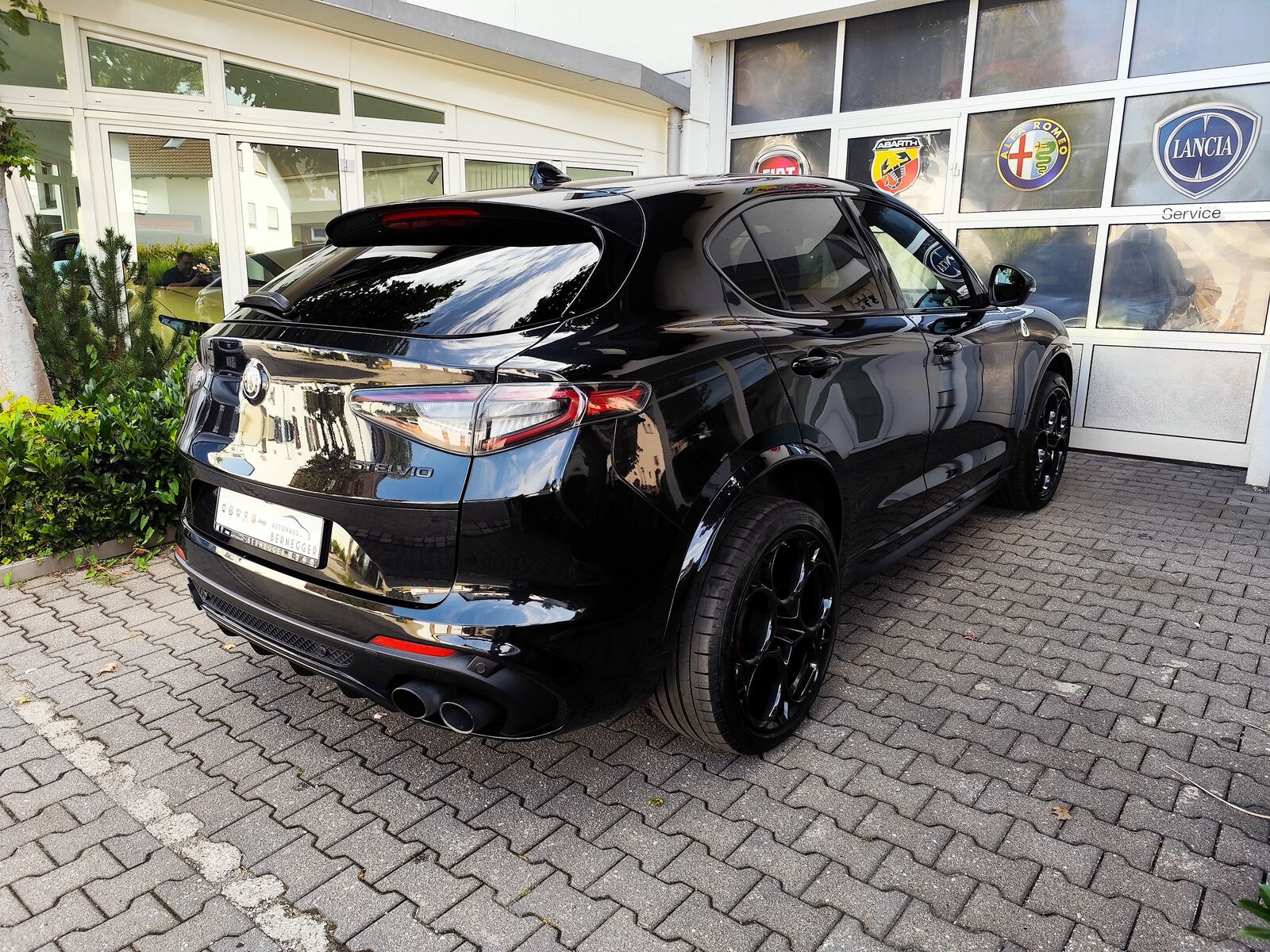 ALFA ROMEO Stelvio Quadrifoglio Q4 Ansicht 4 für Fahrzeugdetailseite