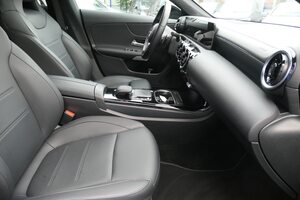 MERCEDES-BENZ CLA 220 Shooting Brake Progressive Panorama Kamera Top Zustand!