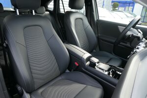 MERCEDES-BENZ GLA 180 d Style  LED Kamera Top Zustand!