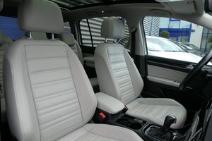 VW Touran 2.0 TDI Highline Panorama Leder LED Top Zustand!