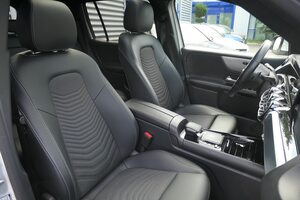 MERCEDES-BENZ GLB 220 d Style Multibeam Panorama Top Zustand!