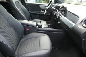 MERCEDES-BENZ GLB 220 d Style Multibeam Panorama Top Zustand!