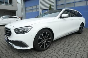 MERCEDES-BENZ E 220 d T Exclusive Panorama LED AHK Top Zustand!